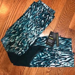 NWT (M) Nike Power Victory Full Length Leggings